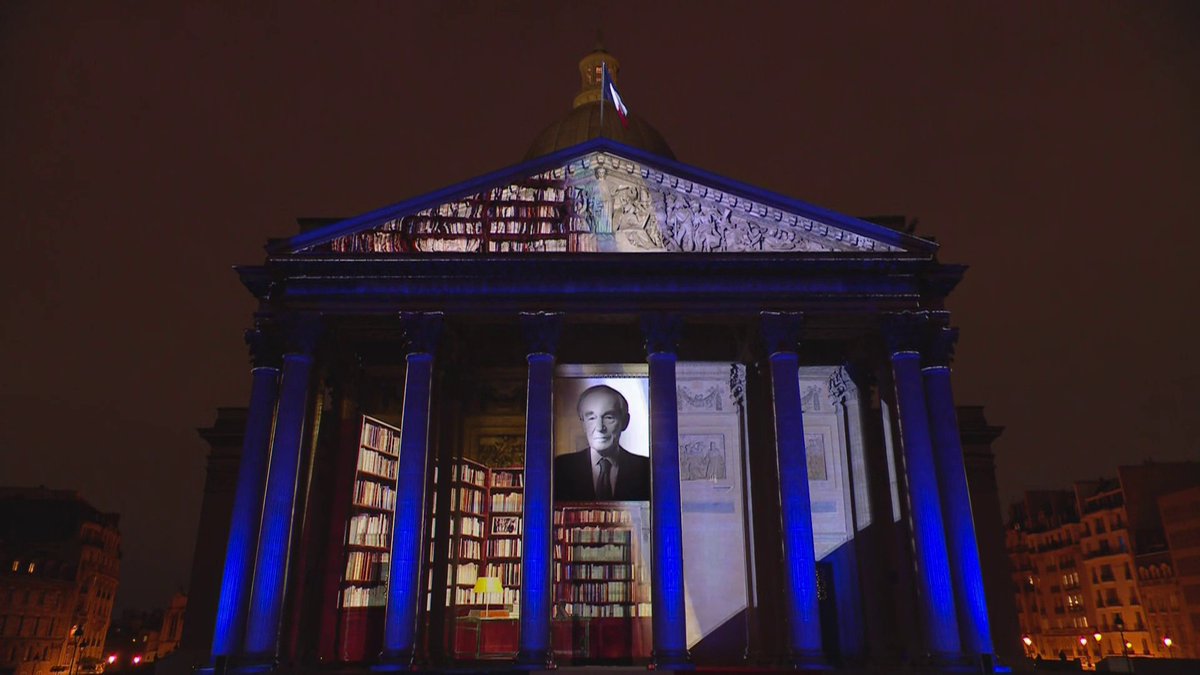 🔴 🗣Après le discours d'Emmanuel Macron, la vie de Robert Badinter a été racontée en "mapping" sur la façade du Panthéon, par Elissa Alloula, comédienne pensionnaire de la Comédie-Française. #Badinter #France2