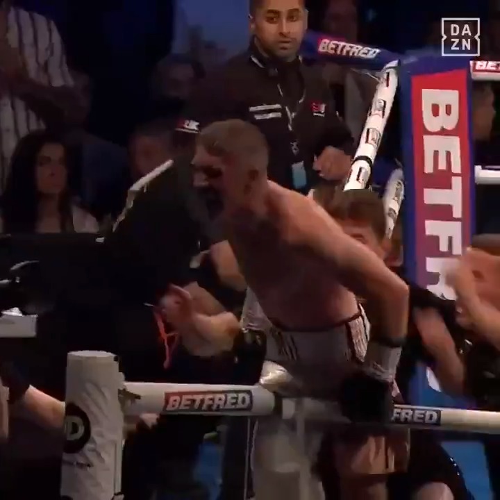 ๐๏ธ ON THIS DAY in 2021... Liam Smith took apart Anthony Fowler to secure the eighth-round stoppage at a packed Echo Arena ๐ฅ Who do you want to see Beefy fight next? ๐ฌ DAZN Boxing #LiamSmith | #Knockout | #BoxingHighlights