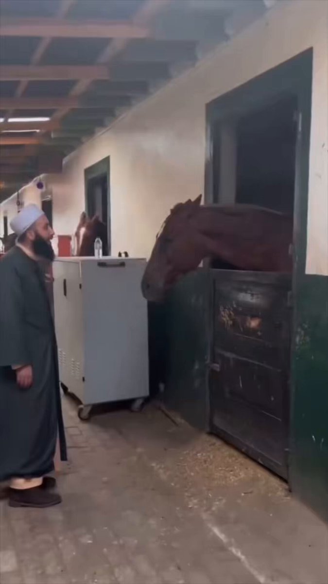 Seyyit Muhammed Mardin’i At’a zikir çektiriyor.