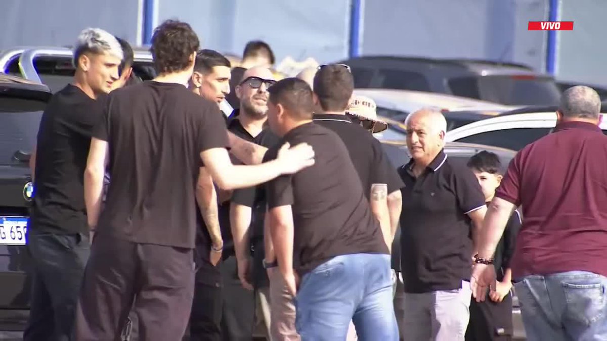Ángel Di María viajó a La Bombonera para despedir a Miguel Ángel Russo, junto con varios jugadores del plantel de Rosario Central. 🫶