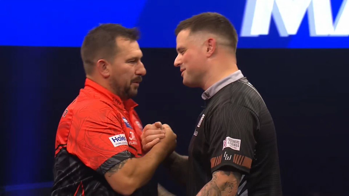 CLAYTON INTO THE QUARTERS! Jonny Clayton is through to the World Grand Prix quarter-finals for a second straight year! The 2021 champion defeats Luke Woodhouse 3-1 to seal his spot in the last eight! 📺 #WGPDarts | R2