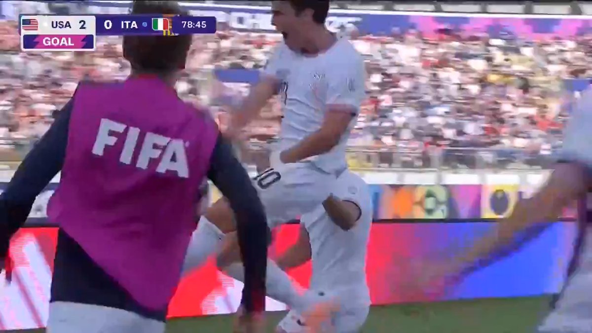 NIKO TSAKIRIS SNEAKS IT AROUND THE WALL FOR THE U.S. Soccer YNT 🇺🇸 #U20WC