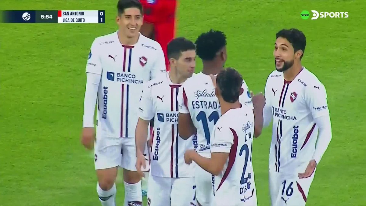 ⚪️ Michael Estrada abre la cuenta para LDU Oficial en el Olímpico Atahualpa. #CopaEcuadorEcuabetDIRECTV 🏆🇪🇨
