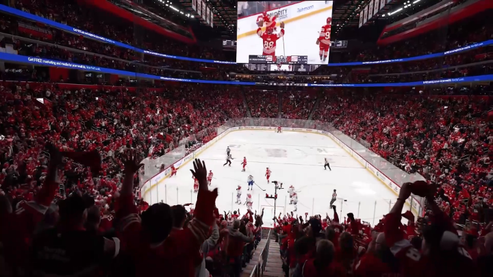 Oh, how we've missed these crowd pops 😍 #NHLFaceOff