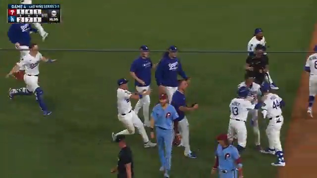 ¡TENDIDOS EN EL TERRENO PARA AVANZAR A LA SERIE DE CAMPEONATO!