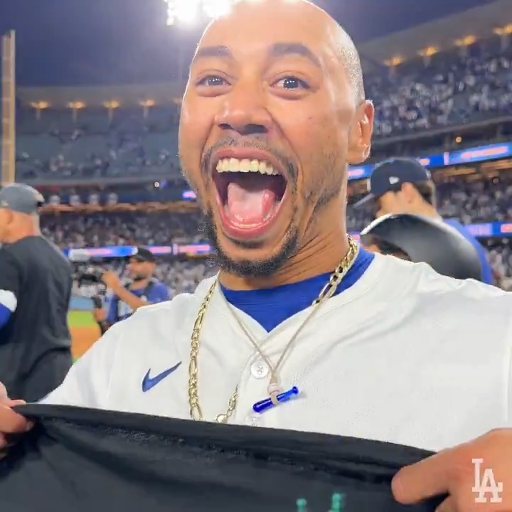 Reactions from the field after the final out. 🥹