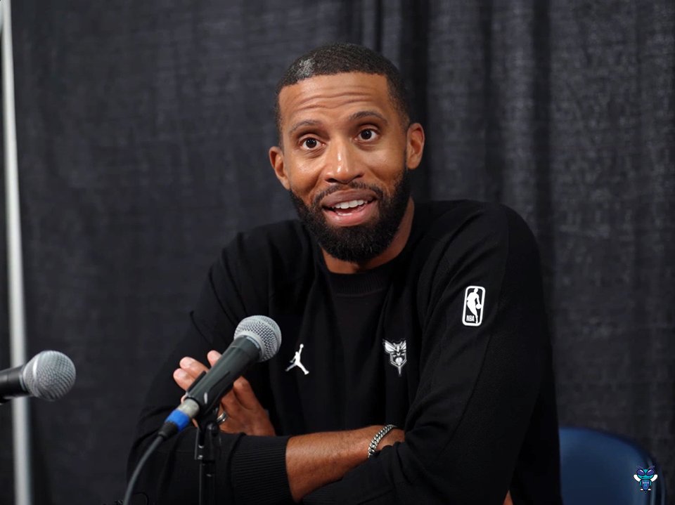 🎙️ Charles Lee: "Finding that support cast around Miles (Bridges), Brandon (Miller) and LaMelo (Ball) is gonna be important for us..." "Kon (Knueppel) had a great stint the first night, Tre had a really good one tonight and there's a good chance we switch it up again..."
