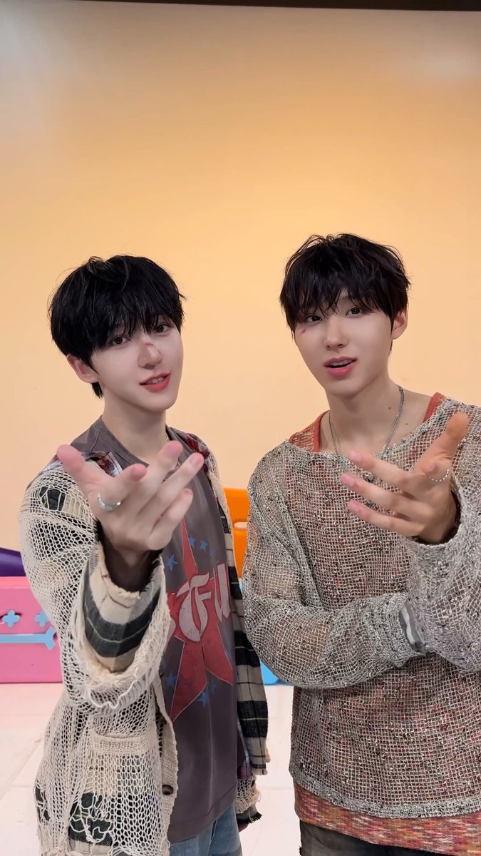 사실 노래 못해 그냥 랩을 할게 please 🧡 #주왕 #동현 #Juwang #Donghyeon #KickFlip #킥플립 #My_First_Flip #처음_불러보는_노래