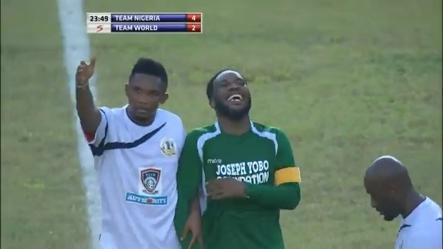 Joseph Yobo'nun jübile maçı için yıllar sonra sahalara dönen 42 yaşındaki Jay-Jay Okocha öyle bir oyun oynuyor ki Samuel Eto'o oyundan çıkmasını istemek zorunda kalıyor.. Form geçici klas kalıcı.
