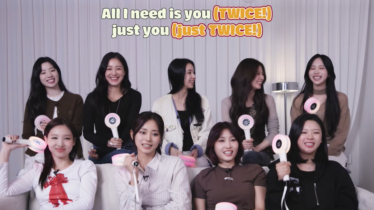 Mina getting embarrassed when she was the only one who did the fanchant out loud 😭