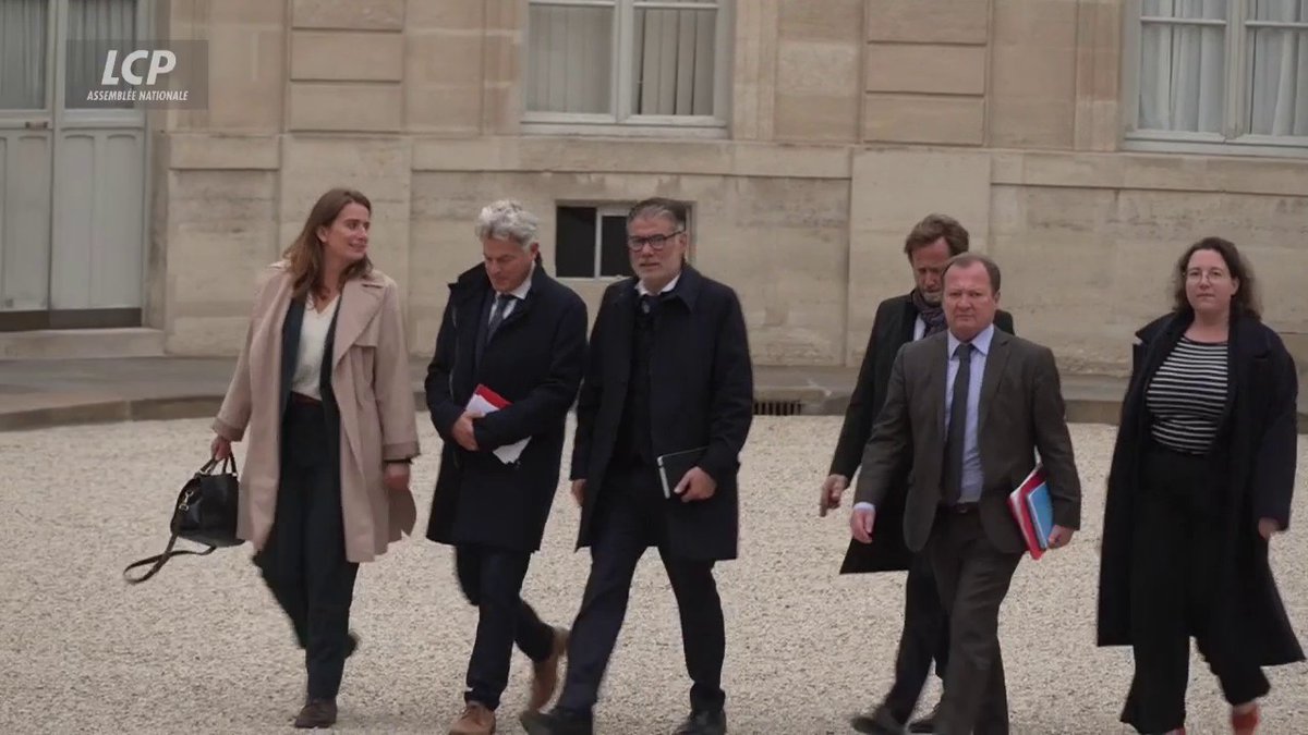 Crise politique : conviés par Emmanuel Macron, les chefs des partis politiques et des groupes parlementaires de l'Assemblée nationale, sauf le RN et LFI qui n'ont pas été invités, sont arrivés à l'Elysée. #DirectAN