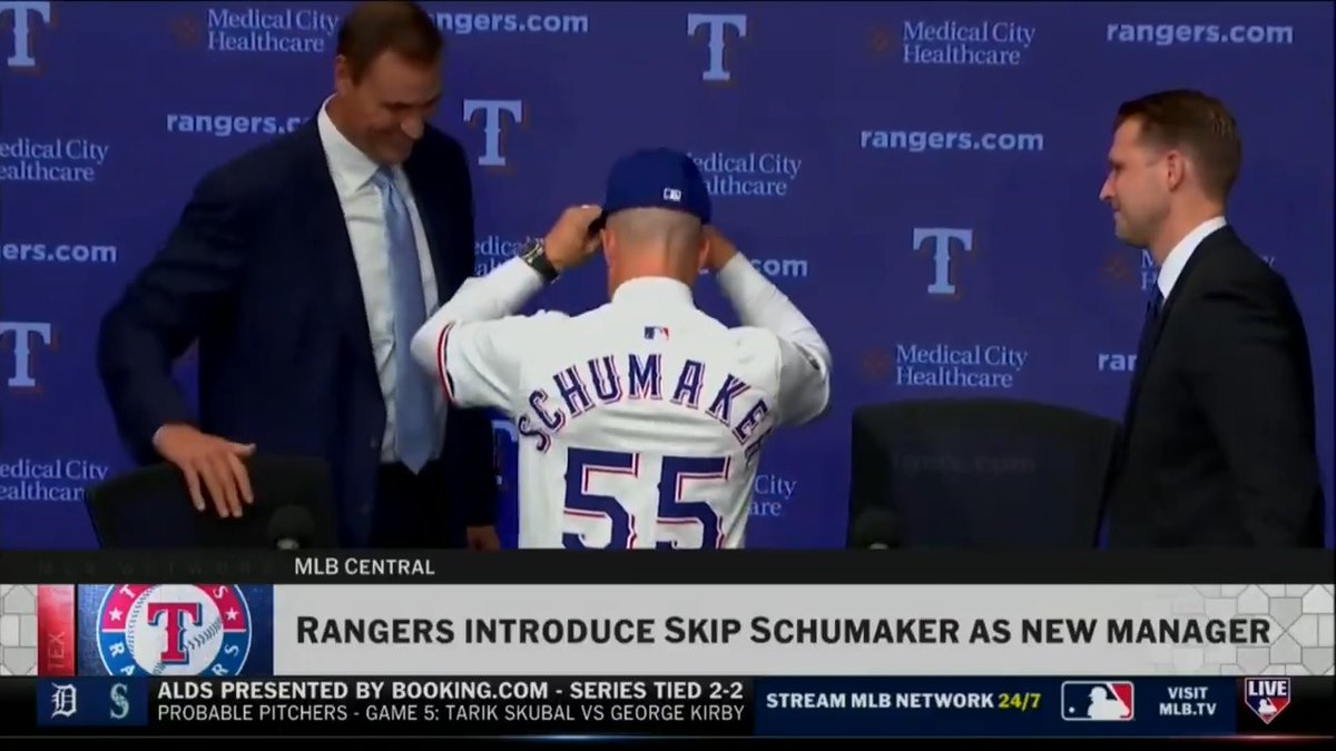 Skip Schumaker, manager of the Texas Rangers 🤝