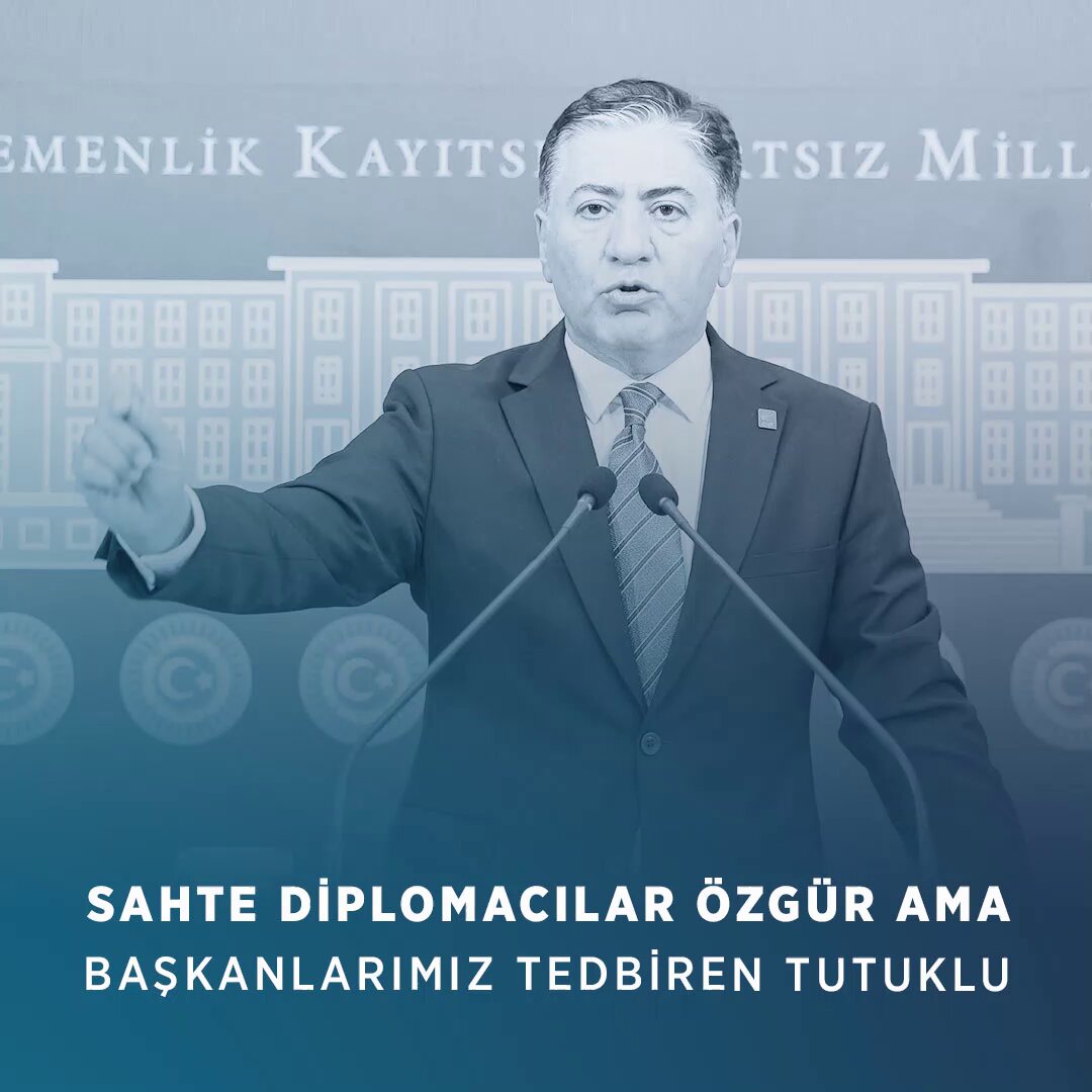Grup Başkanvekilimiz Murat Emir: “Daha 3 ay olmadı, bugün itibarıyla sahte diploma skandalından tutuklu kimse kalmadı. Sebebini tabii ki biliyoruz, soruşturma genişlemesin, kendilerine uzanmasın diye… Her zamanki gibi bu işin de içindeler, boğazlarına kadar pisliğe batmışlar.”