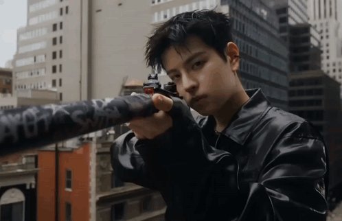 For everyone yelling plagiarism, where exactly? The slow-mo bullet scene is a specific filming technique (bullet time), not invented by any K-pop group. It comes from The Matrix and has been used in tons of MVs, even SKZ’s “Chk Chk Boom” and VVS’ “Tea.” Chiquita fights in the MV because she trained in martial arts as a kid and showed it on variety shows. Watch the full MV. It has a mini story where everyone has powers and has nothing to do with ATEEZ’s “Bouncy.” Stop forcing plagiarism.