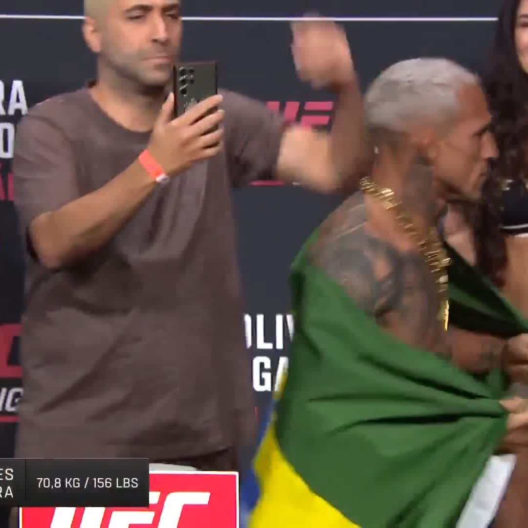 FACE À FACE TRÈS CHAUD ENTRE CHARLES OLIVEIRA 🇧🇷 ET GAMROT 🇵🇱 ÇA VA PETERRRRRR 🧨🧨