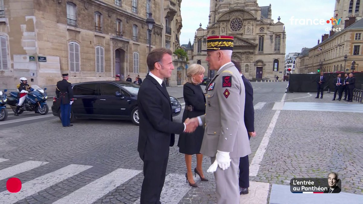 Hier, la longue poignée de main de Brigitte Macron avec Sébastien Lecornu préfigurait la décision de le maintenir au poste de Premier ministre, C’est elle, la véritable conseillère politique du Président, a-t-elle protégé son «chouchou» ?
