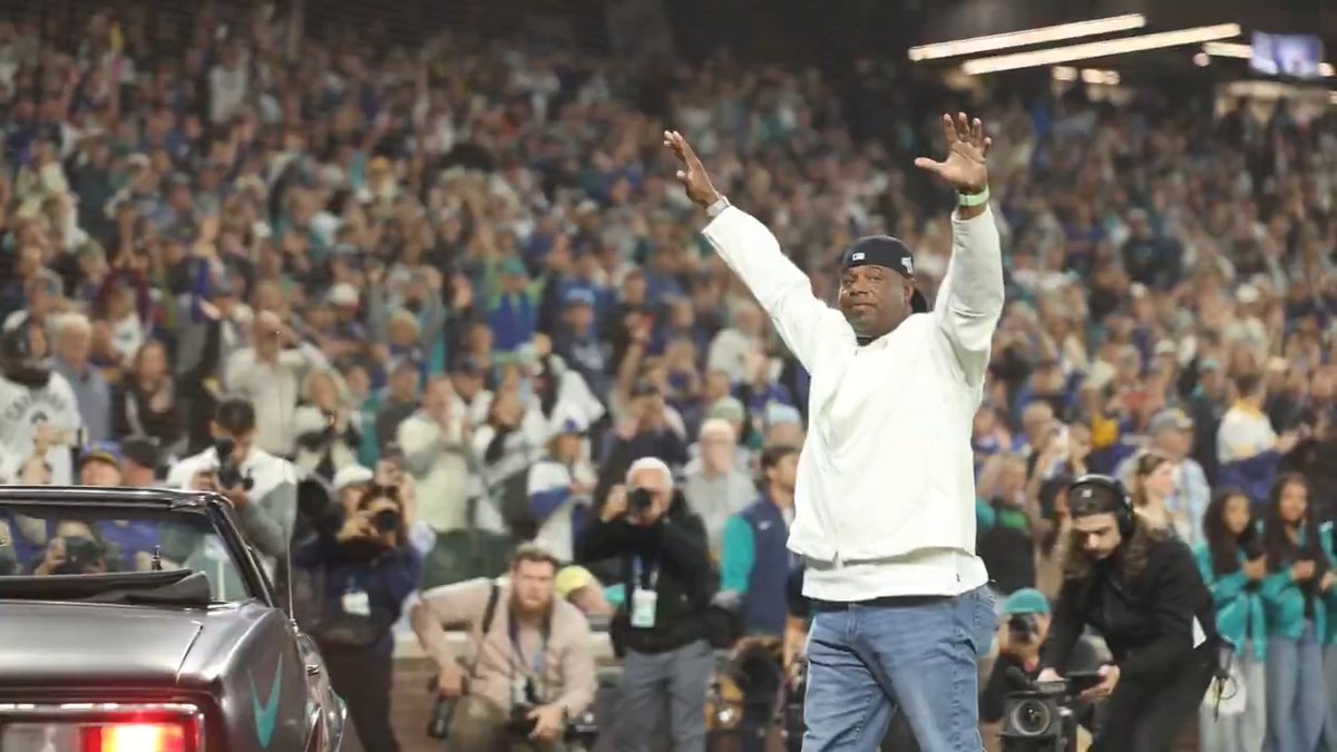 Ken Griffey Jr. is in the house for Game 5 in Seattle 😤 #ALDS