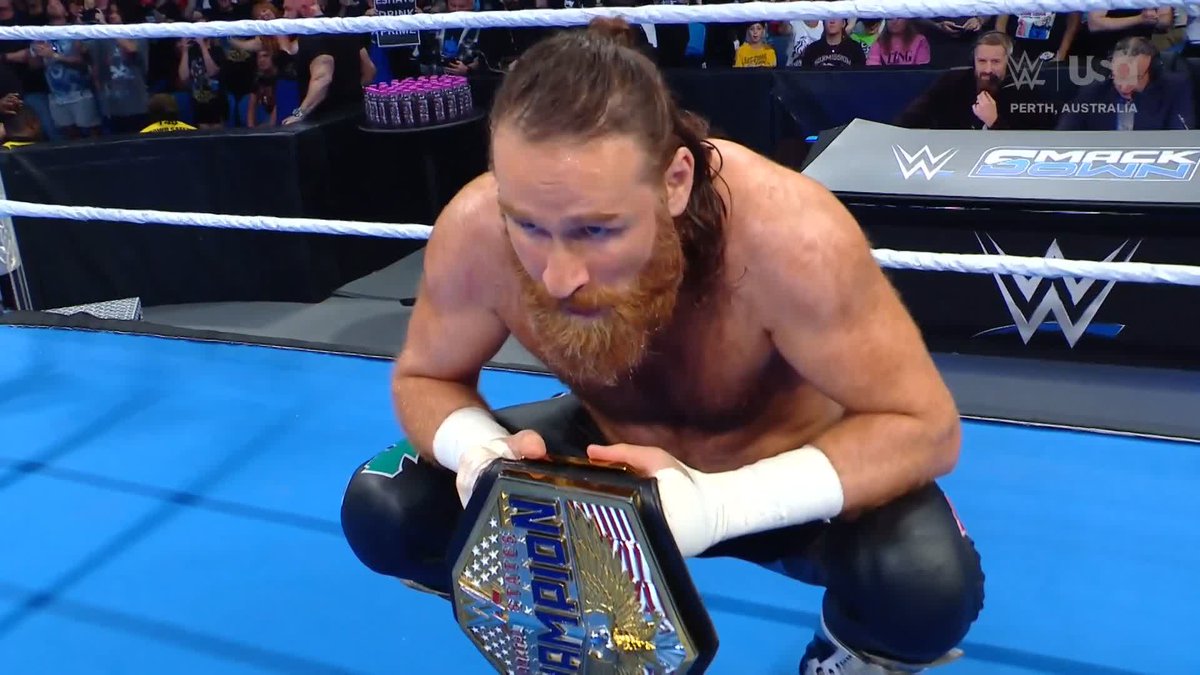 .Shinsuke Nakamura has RETURNED and he's answering Sami Zayn's Open Challenge 🙌