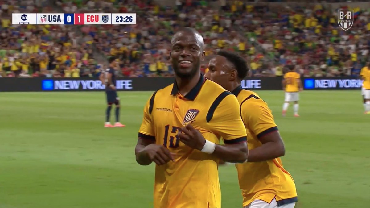 35-year-old Enner Valencia's still got it 🇪🇨