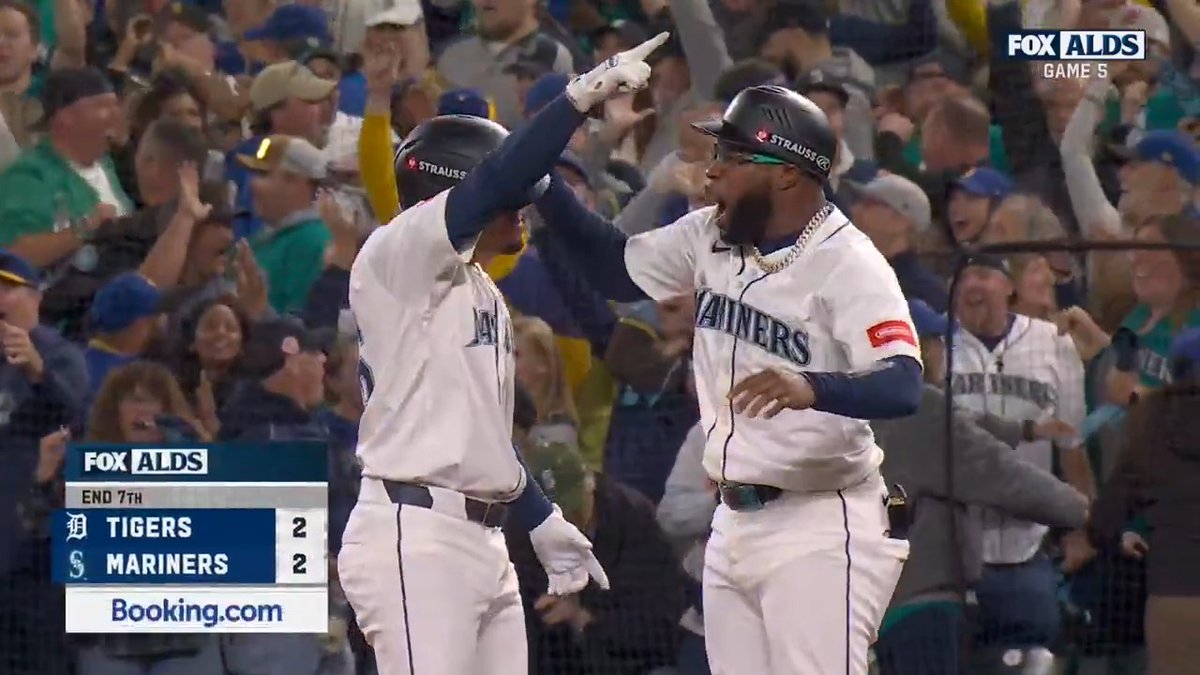 Leo Rivas comes through with a game-tying hit - on his birthday! 🎉 #ALDS