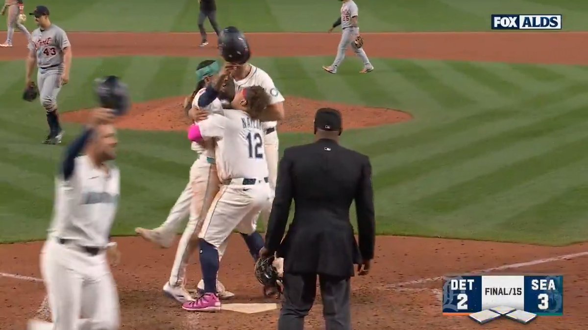 JORGE POLANCO WINS IT IN THE 15TH INNING! THE @MARINERS ARE HEADING TO THE ALCS!!!
