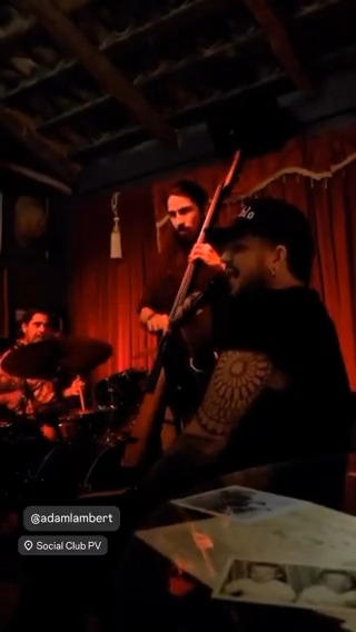 OMGGG!! Adam sang "Summertime" at a small jazz club in Puerto Vallarta !! 2 whole minutes!! His voice!! 😍😍🎶🎶 "Surprise appearance by ADAM LAMBERT what a beautiful voice" UPDATED with more video jameshouser39 via Keenan Steiner and victor_diazmu