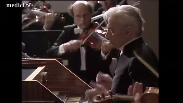 Şahane bir kayıt. Vivaldi, Mevsimler, Yaz Fırtına bölümü. Berlin Filarmoni Orkestrası Şef: Karajan Solist Anne-Sophie Mutter🎻