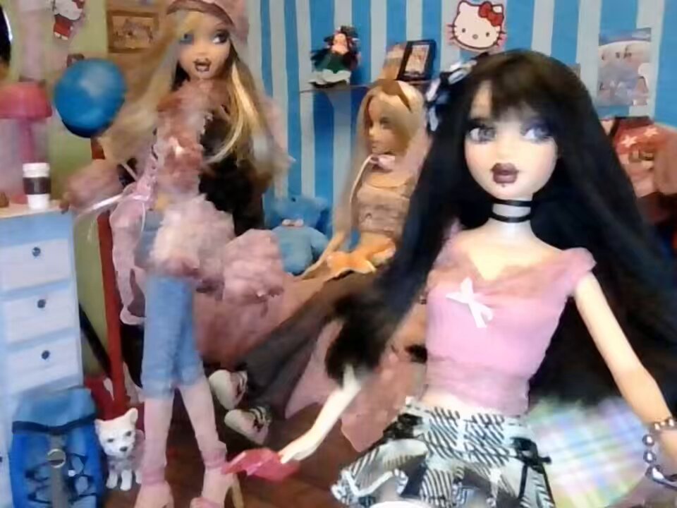 I love playing with my dolls so I made this dont call me baby music video