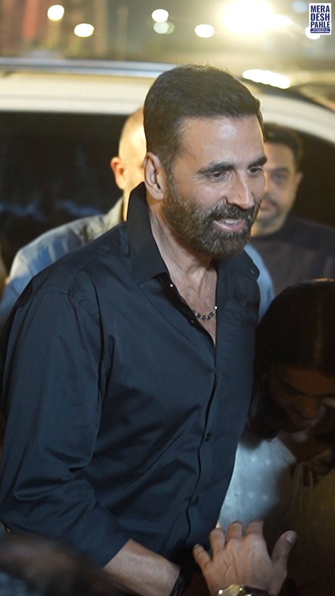 तेरी मिट्टी के 6 साल बाद, पहली बार क़लम और कलाकार एक मंच पर! श्री Akshay Kumar आपकी निःस्वार्थ उपस्थिति के लिए, बहुत आभार! 🙏 #NarendraModi #NaMo Mera Desh Pahle GIFT City Neelam Muntashir #PunitJPathak #MahavirMalara #manojmuntashir #ManojMuntashirShukla #GiftCity