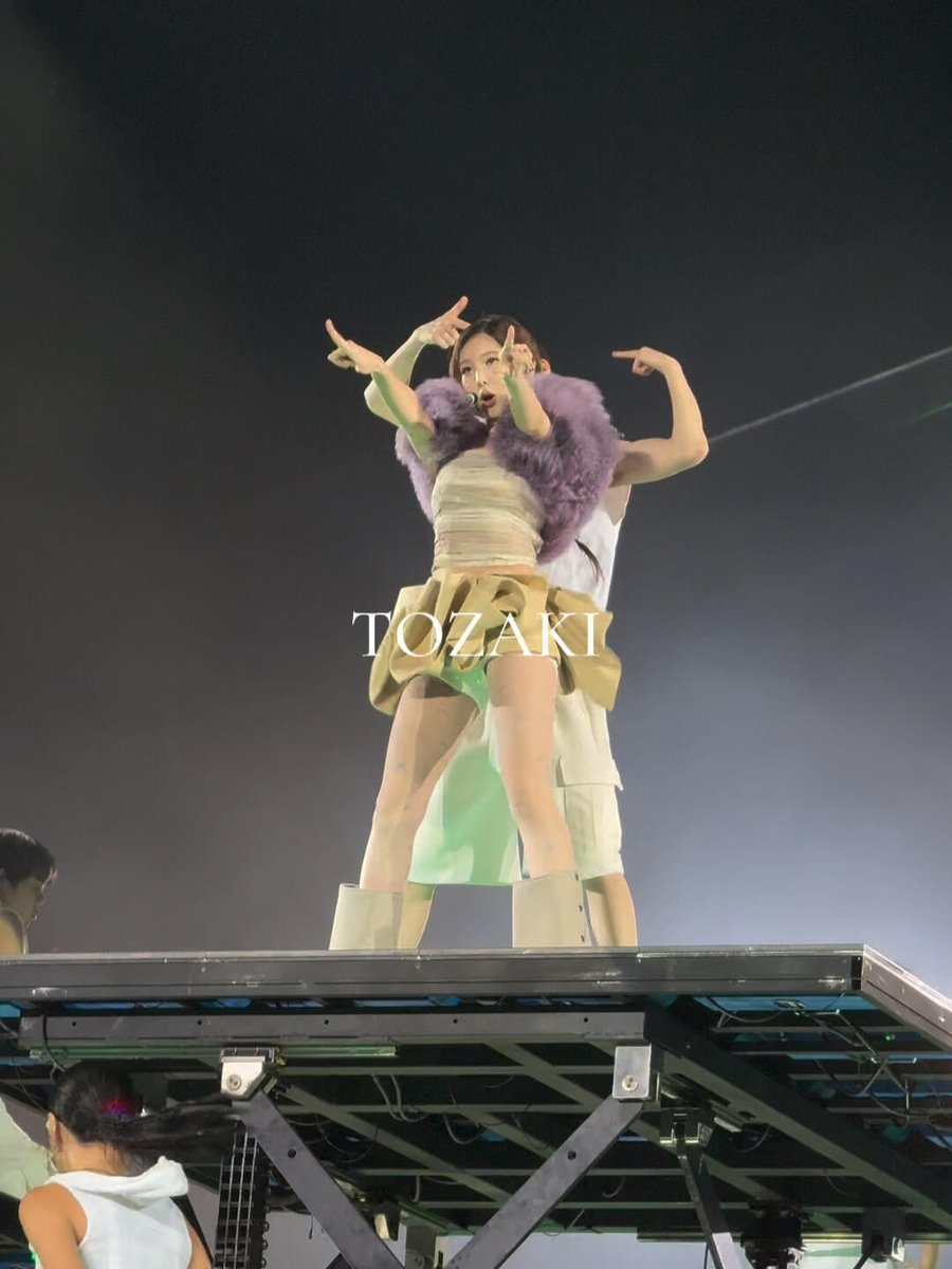 NAYEON NEW OUTFIT FOR MEEEEEE