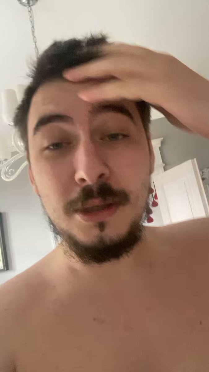 wlasnie sie obudzilem i moja mama ma cos giga waznego do przekazania