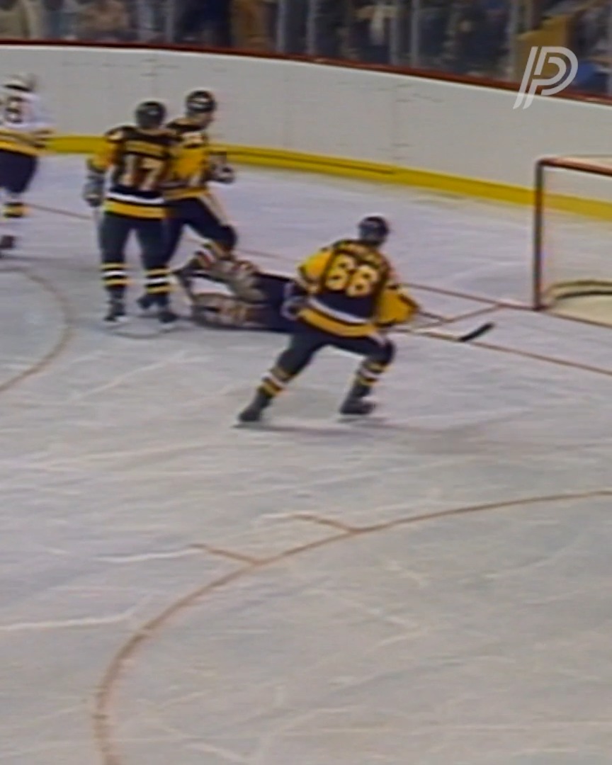 On October 11, 1984 a 19-year old Mario Lemieux scored his first NHL goal on his first shift... Le Magnifique ✨