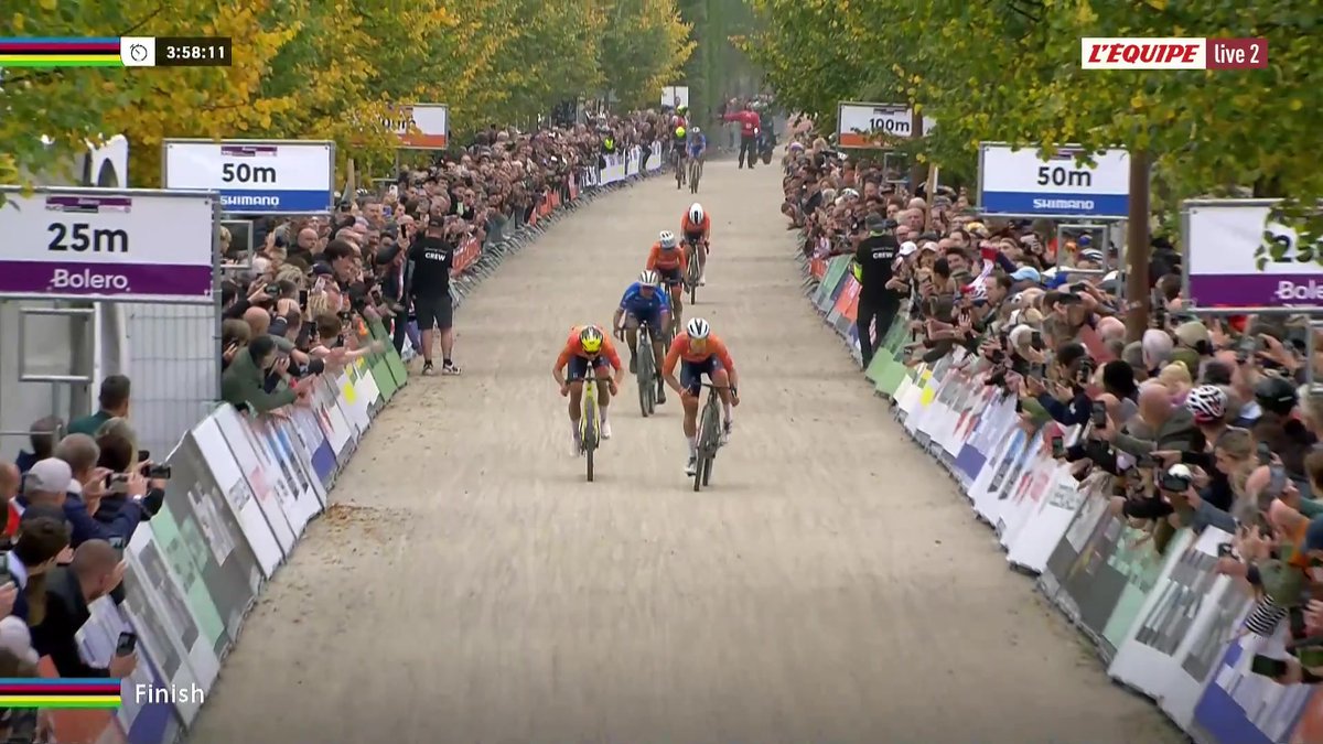 Lorena Wiebes est championne du monde de gravel ! Elle s'impose devant Marianne Vos et Silvio Persico, au terme d'une course dominé par la sélection néerlandaise. #lequipeVELO