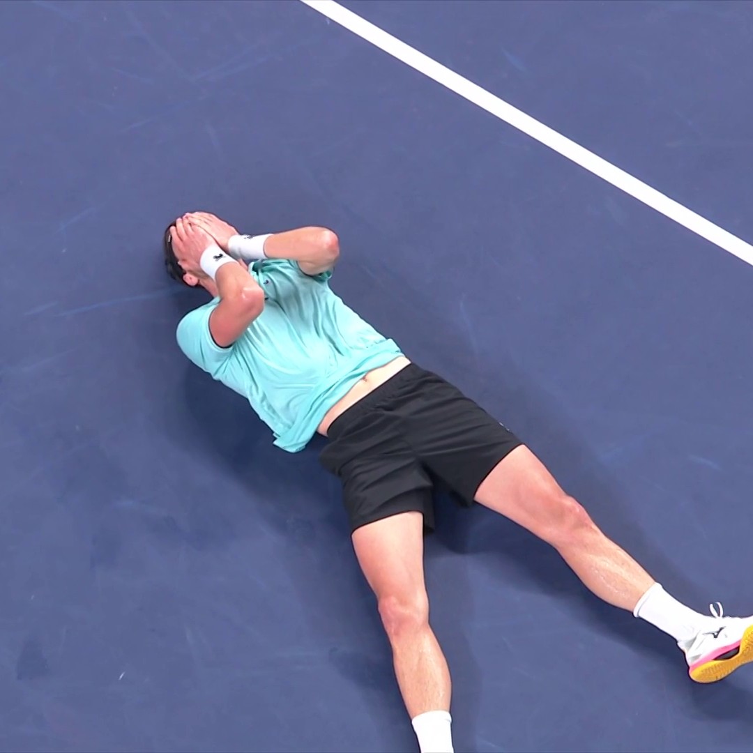 Magnifique Arthur Rinderknech 🇫🇷 qui s'offre Medvedev (4-6, 6-2, 6-4) en demi-finale à Shanghai, la finale entre cousins face à Valentin Vacherot aura bien lieu ! 🤩 Suivez le Masters 1000 de Shanghai sur Eurosport et HBO Max