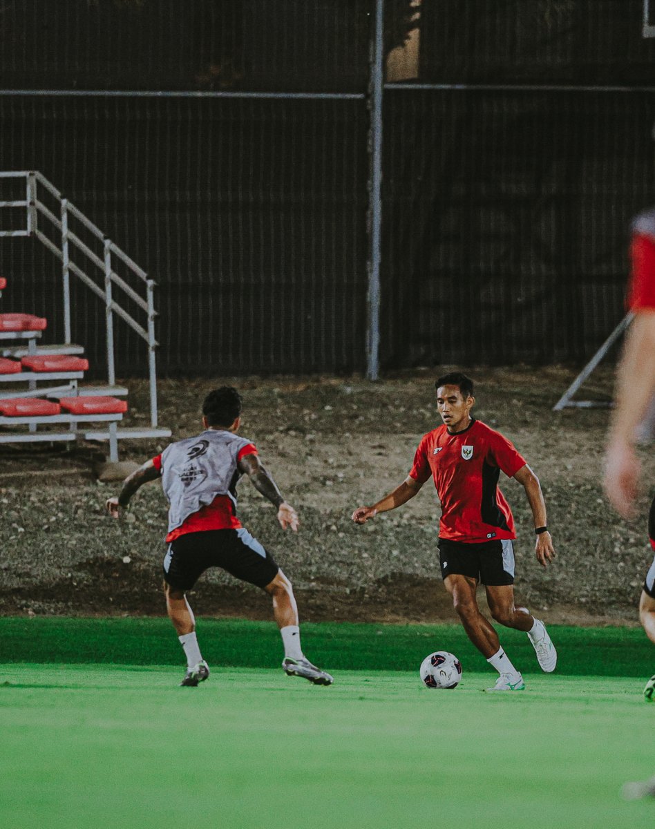 🎙️ | 𝐏𝐥𝐚𝐲𝐞𝐫’𝐬 𝐏𝐫𝐞𝐯𝐢𝐞𝐰 Satu tim, satu mimpi: 𝐏𝐢𝐚𝐥𝐚 𝐃𝐮𝐧𝐢𝐚 🌎 Saksikan selengkapnya di YouTube Timnas Indonesia Official 📺 ‣ #BersamaGaruda ‣ #GarudaMendunia