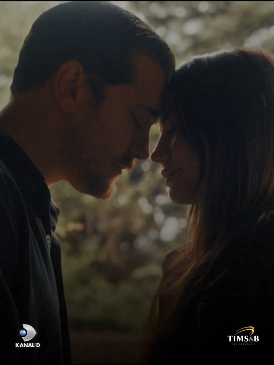 “Senin kokun çok güzel.” Bizi bitiren o cümle! 🫠🤍 #Eşsan #EşrefRüya yeni bölümüyle çarşamba 20.00’de #KanalD’de, tv yayınından hemen sonra ise Amazon Prime’da sizlerle. Kanal D @timsandb