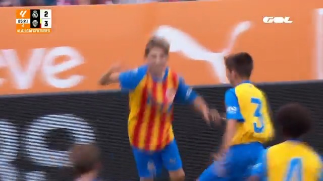 🦇 ¡El Academia VCF #ADNVCF 🦇 elimina a Cantera Real Madrid con un penalti en la última jugada! 👀 ¿Lo hubieras pitado? Sigue #LALIGAFCFUTURES en GOL a través de GolStadium y en los principales operadores #LALIGAFuturesEnGol