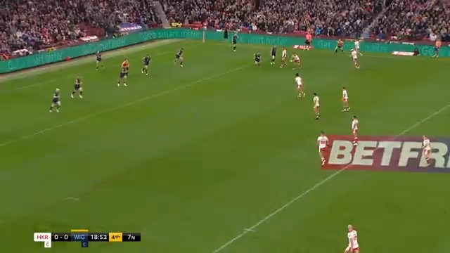 No better stage to do it on 😍 Magic Mikey Lewis opens the scores at the 2025 Betfred #SuperLeague Grand Final 🪄