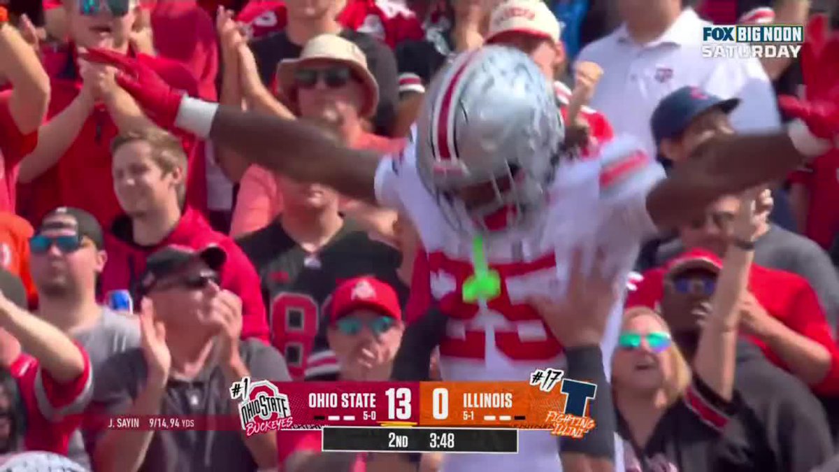 That's Bo Jackson's first career TD reception. The freshman RB extends No. 1 Ohio State Football's lead at No. 17 Illinois. 📺: FOX