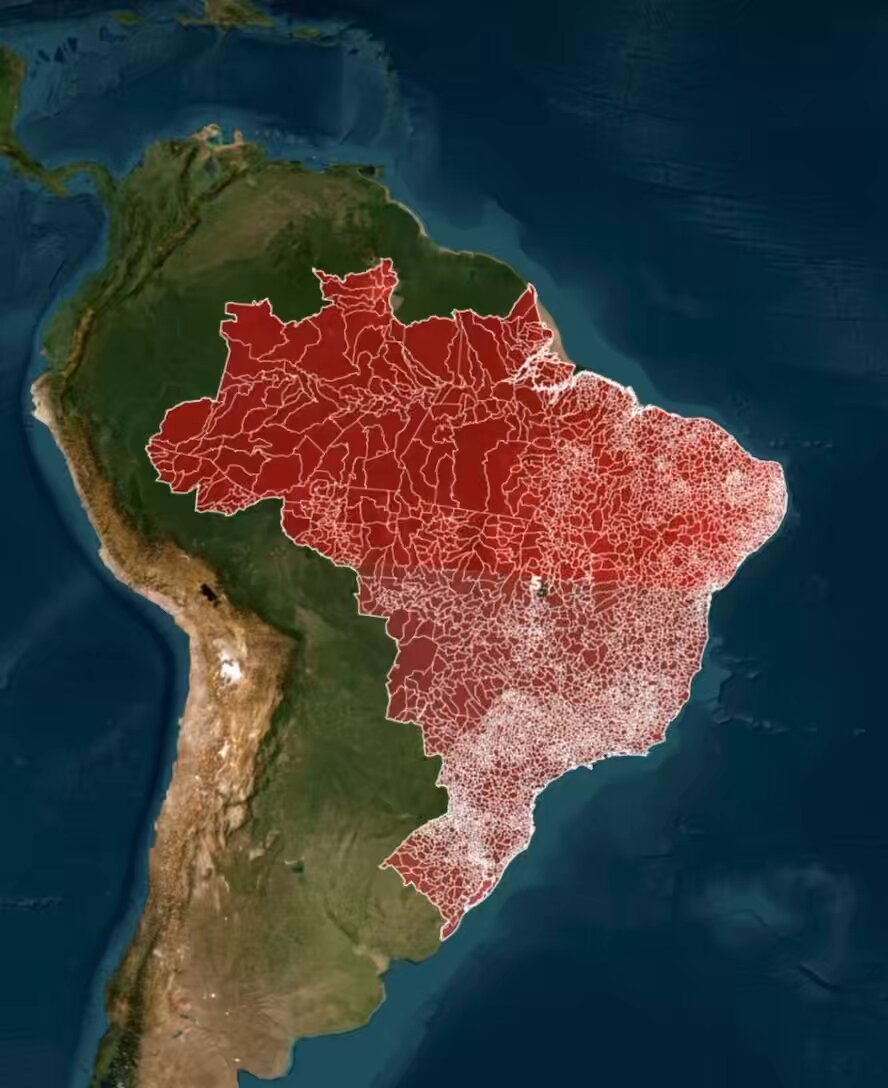 Precisamos parar de distribuir assistencialismo a rodo e começar URGENTEMENTE um processo de superinvestimento junto com a iniciativa privada para gerar EMPREGOS para essas pessoas. Tem cidades no Nordeste onde 85% da população recebe assistencialismo. Isso é alarmante.