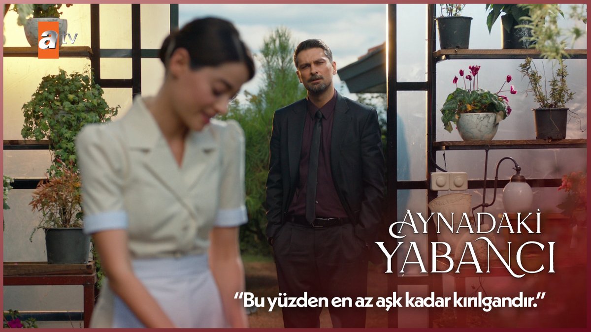 “Bu yüzden en az aşk kadar kırılgandır.” 🌹 #AynadakiYabancı Aynadaki Yabancı