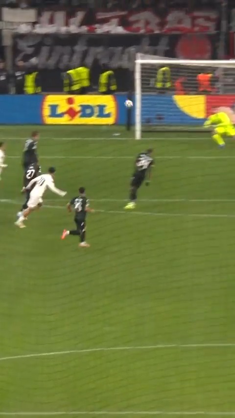 Kadronda Can Uzun gibi bir oyuncu varken gidip Oğuz ve Kerem gibi ikinci seviye topçuları ilk 11 oynatıyorsun Montella sen hoca falan değilsin! Kenan Yıldız ve Arda Güler nasıl yıldızsa Can Uzun da A Milli takımın yıldızıdır.