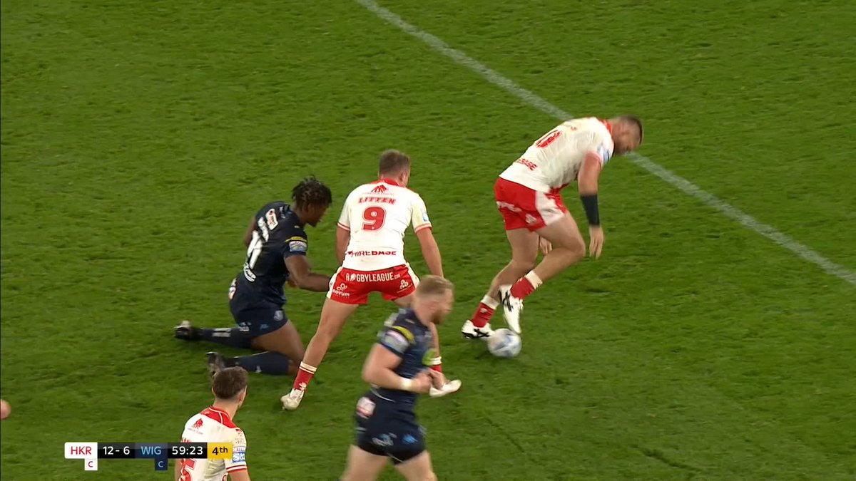A huge moment in this Grand Final! 🏆 Litten goes over to give the Robins another try 💥