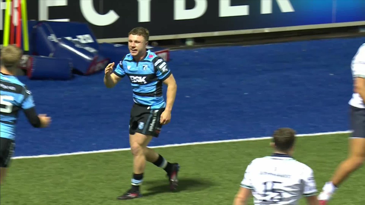 Tom Bowen with the opening try! 👏 The Cardiff Rugby man scores following a brilliant kick from Callum Sheedy 🔵⚫