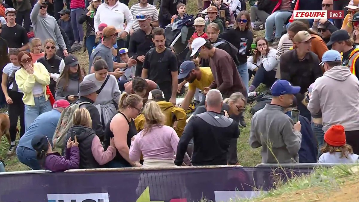 Lors de la dernière étape de la saison, la Canadienne Gracey Hemstreet a été victime d'une terrible chute dans le dernier secteur de la descente à Mont Saint Anne au Canada.