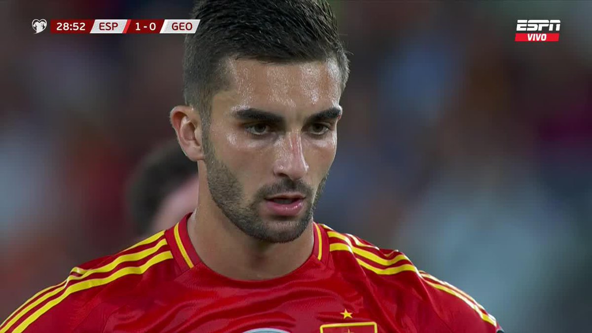 "Ferran Torres" Porque Mamardashvili le atajó este penal en el partido de España ante Georgia por las eliminatorias europeas para el Mundial 2026. Mirá cómo patea el pelotudo, una masita le tiró el español cagón hijo de re mil puta.