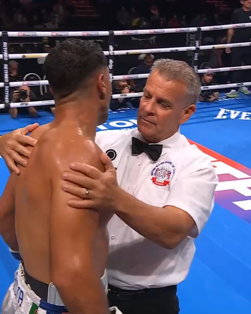 Took 10 seconds for this body punches to register 😬 Connor Tudsbury with some STRONG body punches 💪 #AllenMakhmudov
