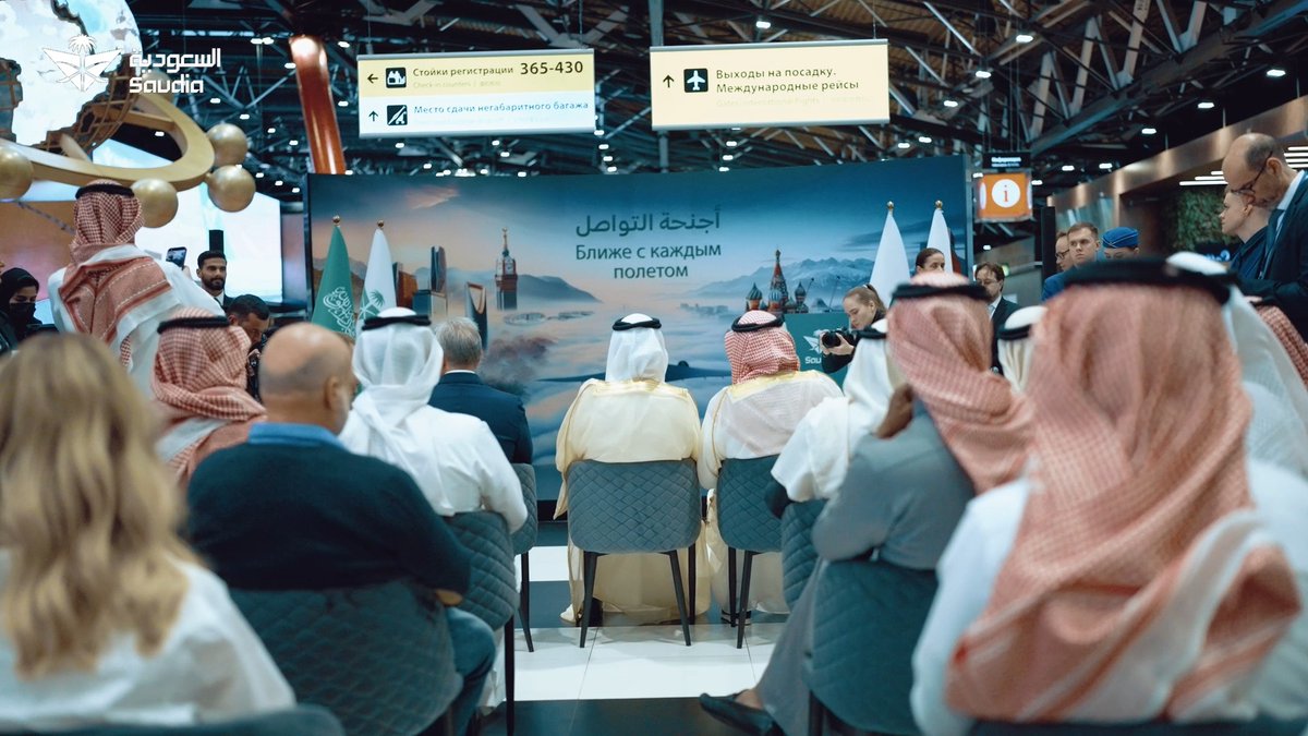 بين مطاري مطار الملك خالد الدولي و شيريميتييفو الدولي بموسكو.. مقتطفات من احتفاء #الخطوط_السعودية بأول رحلتَين مغادرتين لتبدأ فصلاً جديداً من الربط الجوي بين المملكة العربية السعودية ودولة روسيا الاتحادية. #أجنحة_التواصل