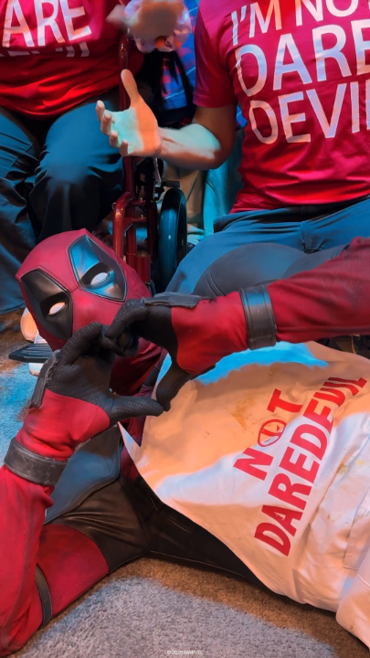 Chimichangas with a twist! Fans at #MarvelNYCC scored “I’m Not Daredevil” t-shirts from Heroes & Villains (and Deadpool) at the Marvel Street Bodega (#2453).