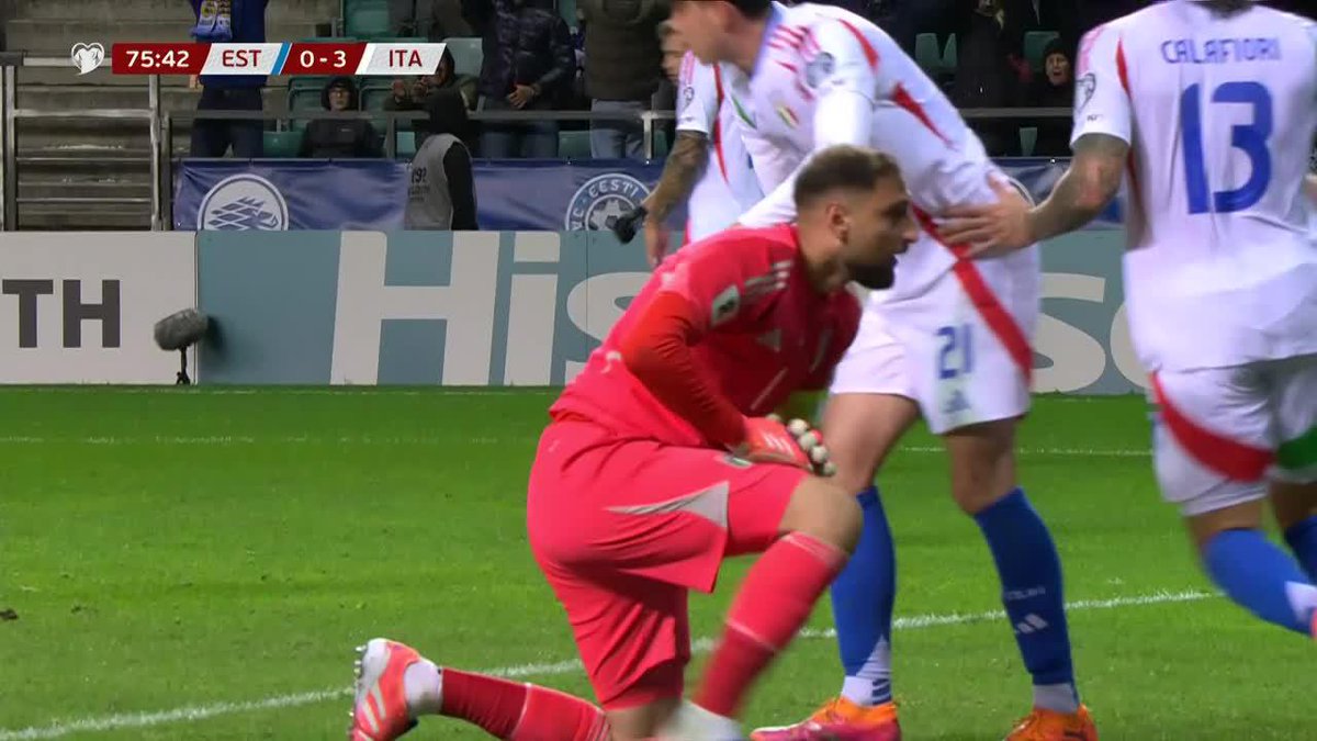 😳🇮🇹 INCREÍBLE ERROR de Gigi Donnarumma y descuento de Estonia a Italia. Se le escapó la pelota de las manos. 🫠